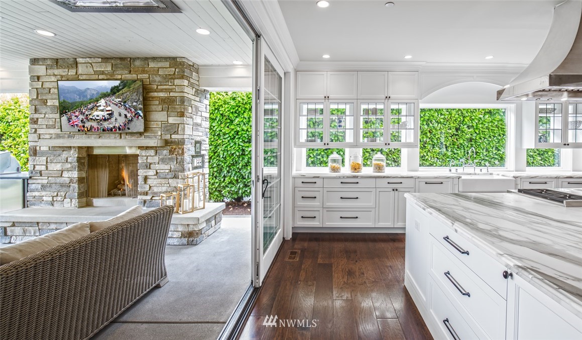 9262 Points Drive Northeast Yarrow Point, WA 98004 - Photo 7 of 25