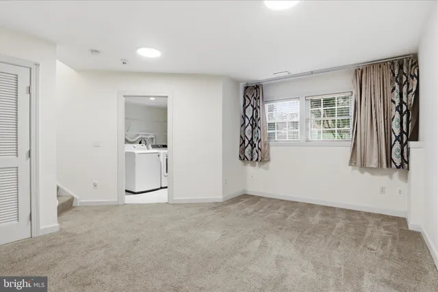 a view of empty room with window