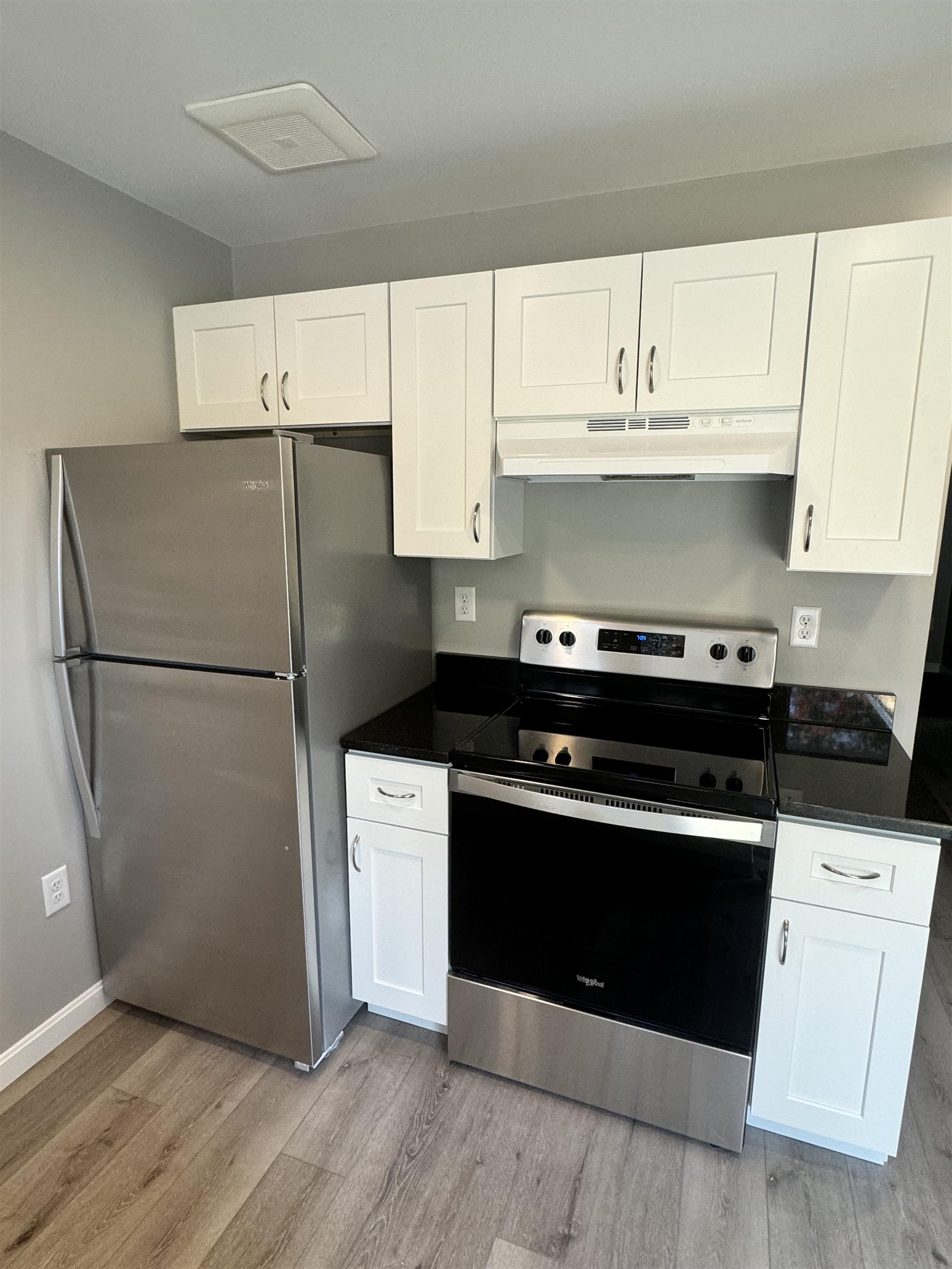 24 Monarch Way, Unit 107 Portsmouth, NH 03801 - Photo 1 of 6