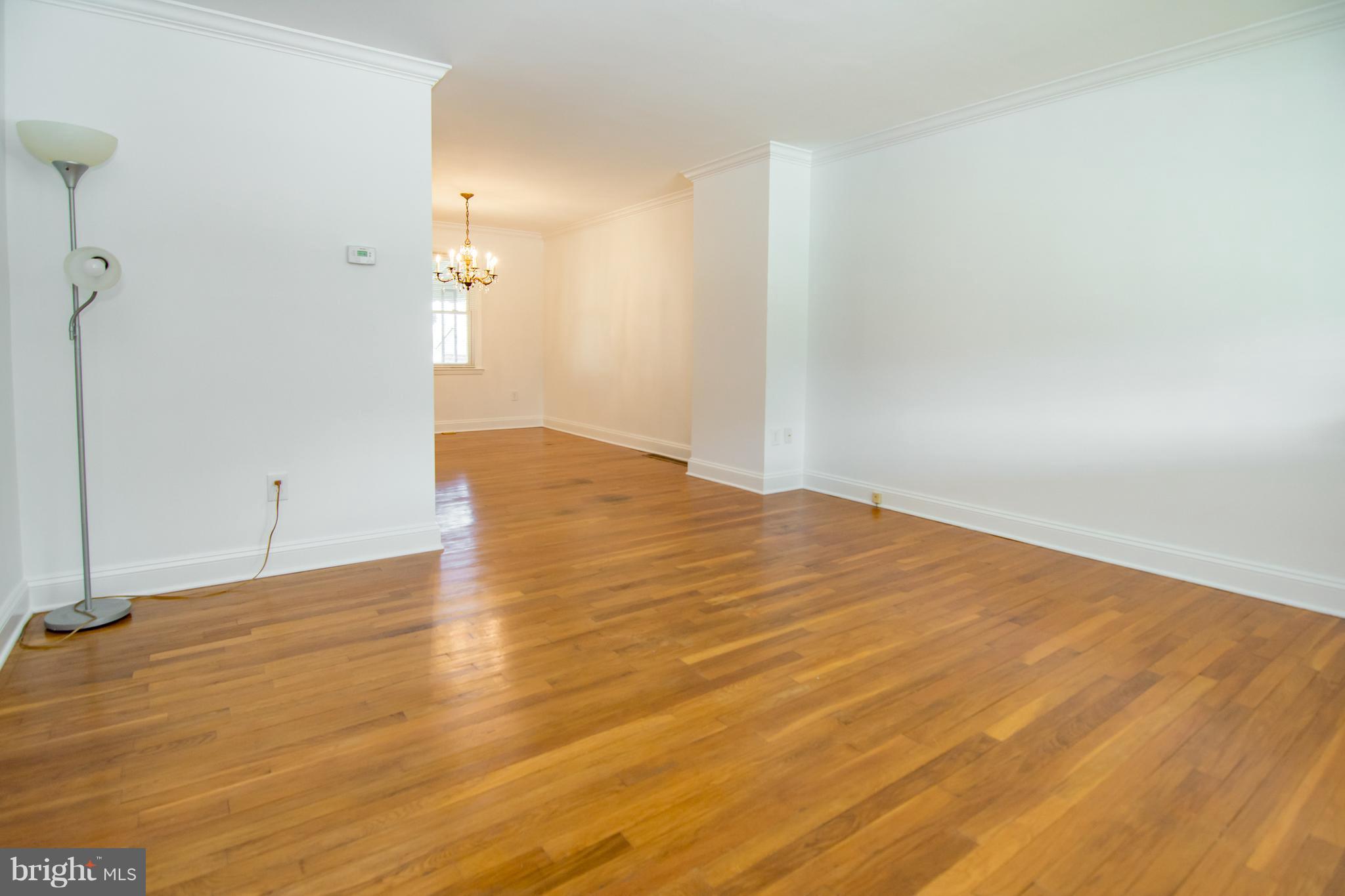 833 Lannerton Road Baltimore, MD 21220 - Photo 4 of 30 Living Room