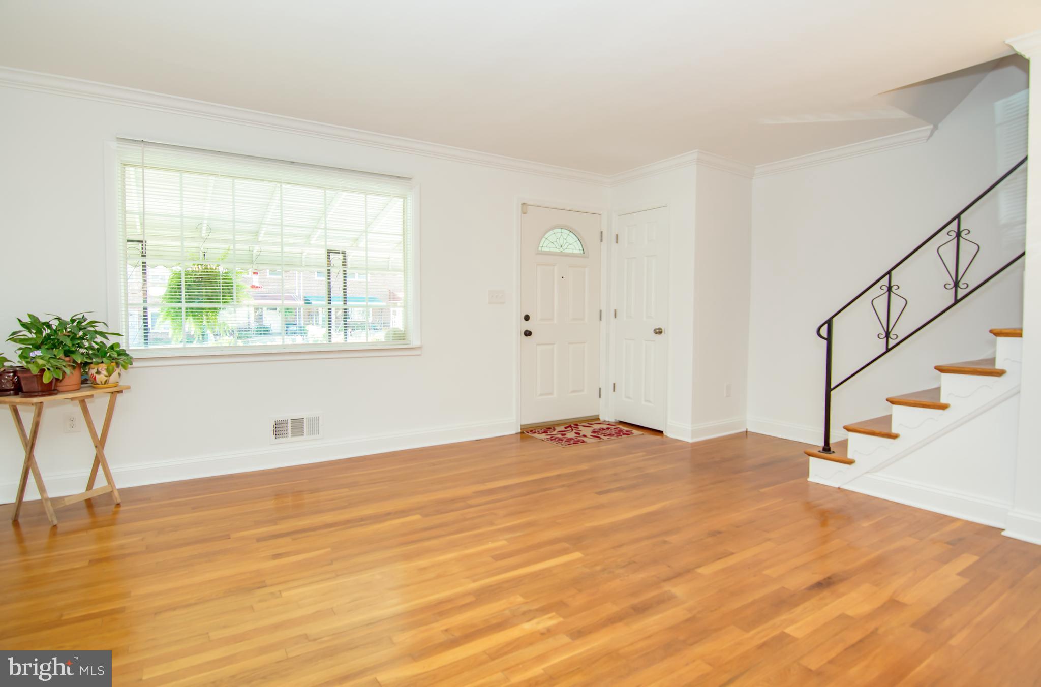 833 Lannerton Road Baltimore, MD 21220 - Photo 7 of 30 Living Room