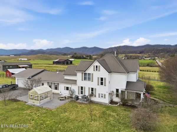 $625,000 | 207 Thomas Road, Speedwell, TN 37870