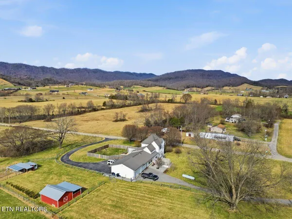 $650,000 | 207 Thomas Road, Speedwell, TN 37870
