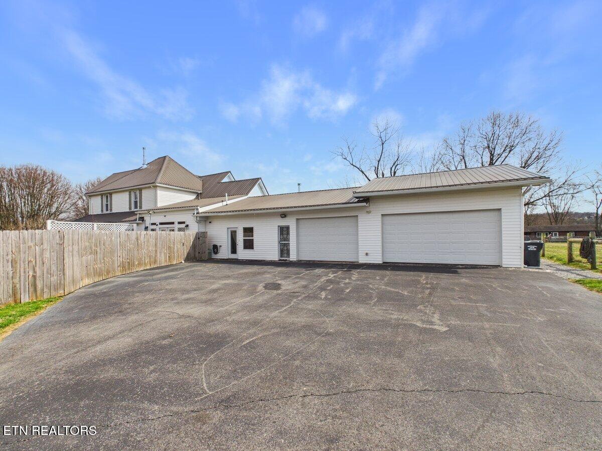 207 Thomas Road Speedwell, TN 37870 - Photo 13 of 60 CAM06131G6-PR0015-STILL013