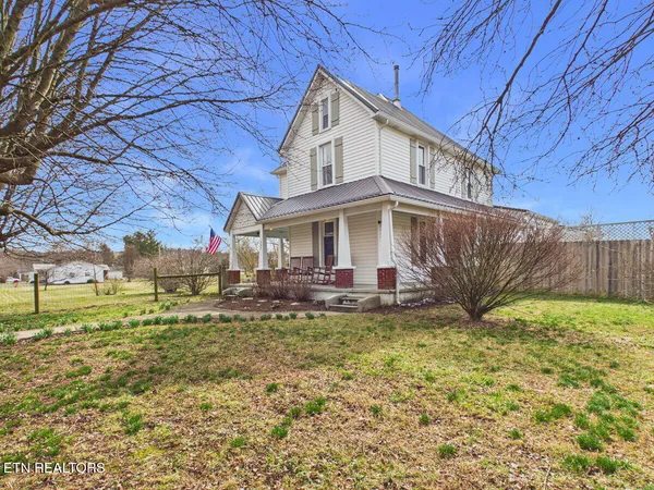 $650,000 | 207 Thomas Road, Speedwell, TN 37870