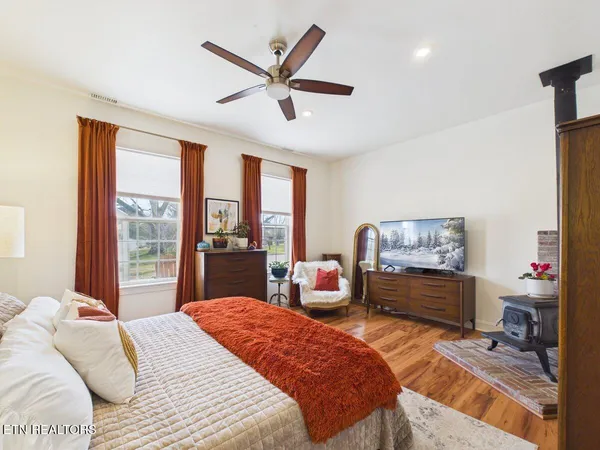 $650,000 | 207 Thomas Road, Speedwell, TN 37870