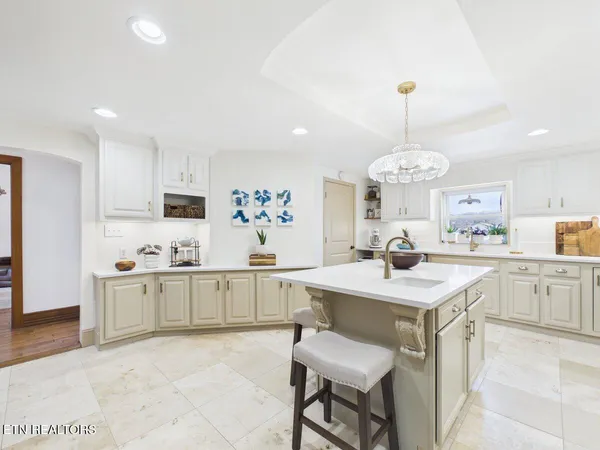 $650,000 | 207 Thomas Road, Speedwell, TN 37870