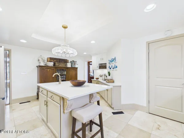 $650,000 | 207 Thomas Road, Speedwell, TN 37870