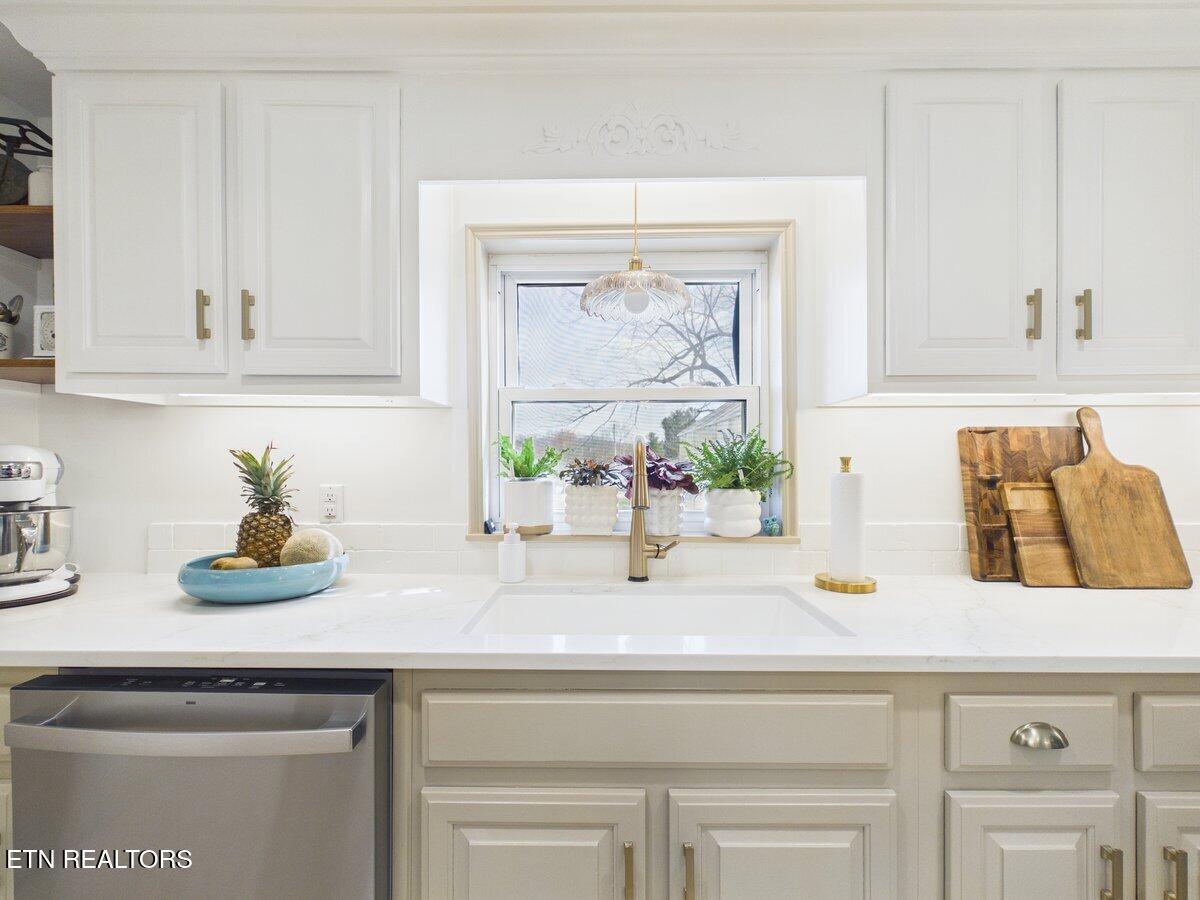 207 Thomas Road Speedwell, TN 37870 - Photo 27 of 60 CAM06131G6-PR0015-STILL035