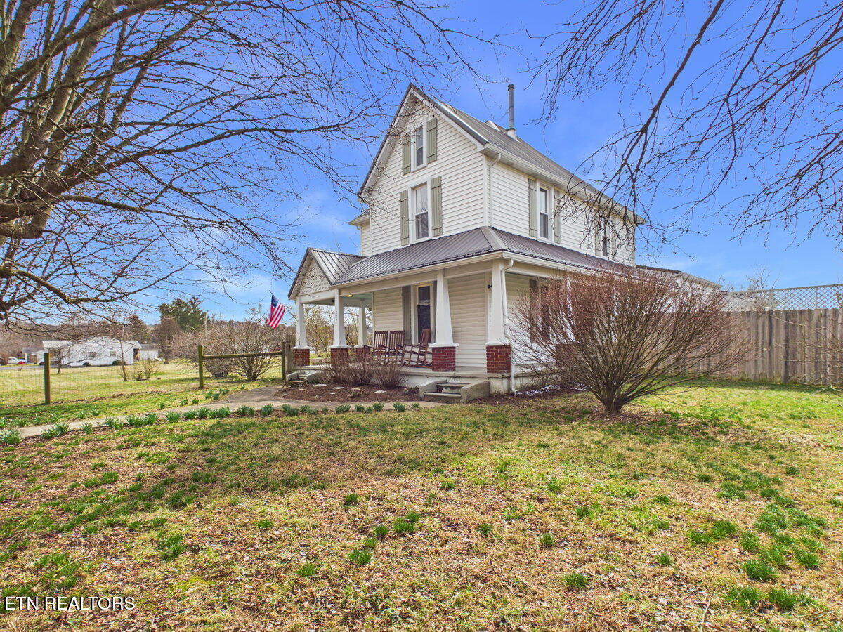 207 Thomas Road Speedwell, TN 37870 - Photo 3 of 59 CAM06131G6-PR0015-STILL009