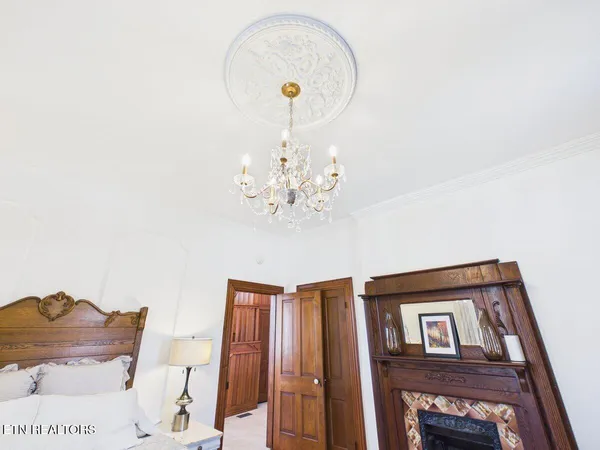 $650,000 | 207 Thomas Road, Speedwell, TN 37870