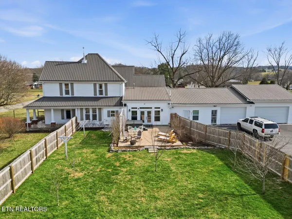 $650,000 | 207 Thomas Road, Speedwell, TN 37870