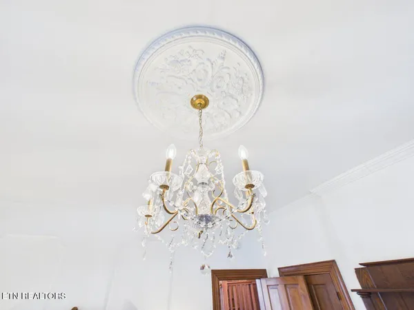 $650,000 | 207 Thomas Road, Speedwell, TN 37870