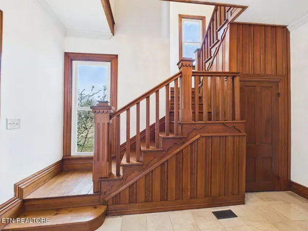 $650,000 | 207 Thomas Road, Speedwell, TN 37870