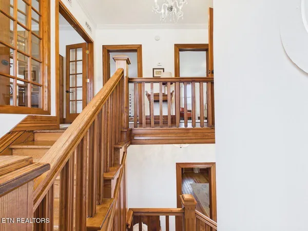 $650,000 | 207 Thomas Road, Speedwell, TN 37870