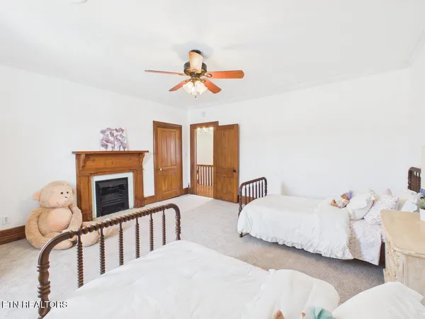 $650,000 | 207 Thomas Road, Speedwell, TN 37870