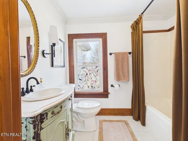 $650,000 | 207 Thomas Road, Speedwell, TN 37870