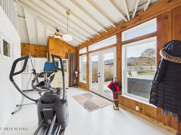 $650,000 | 207 Thomas Road, Speedwell, TN 37870
