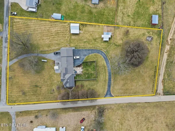 $650,000 | 207 Thomas Road, Speedwell, TN 37870