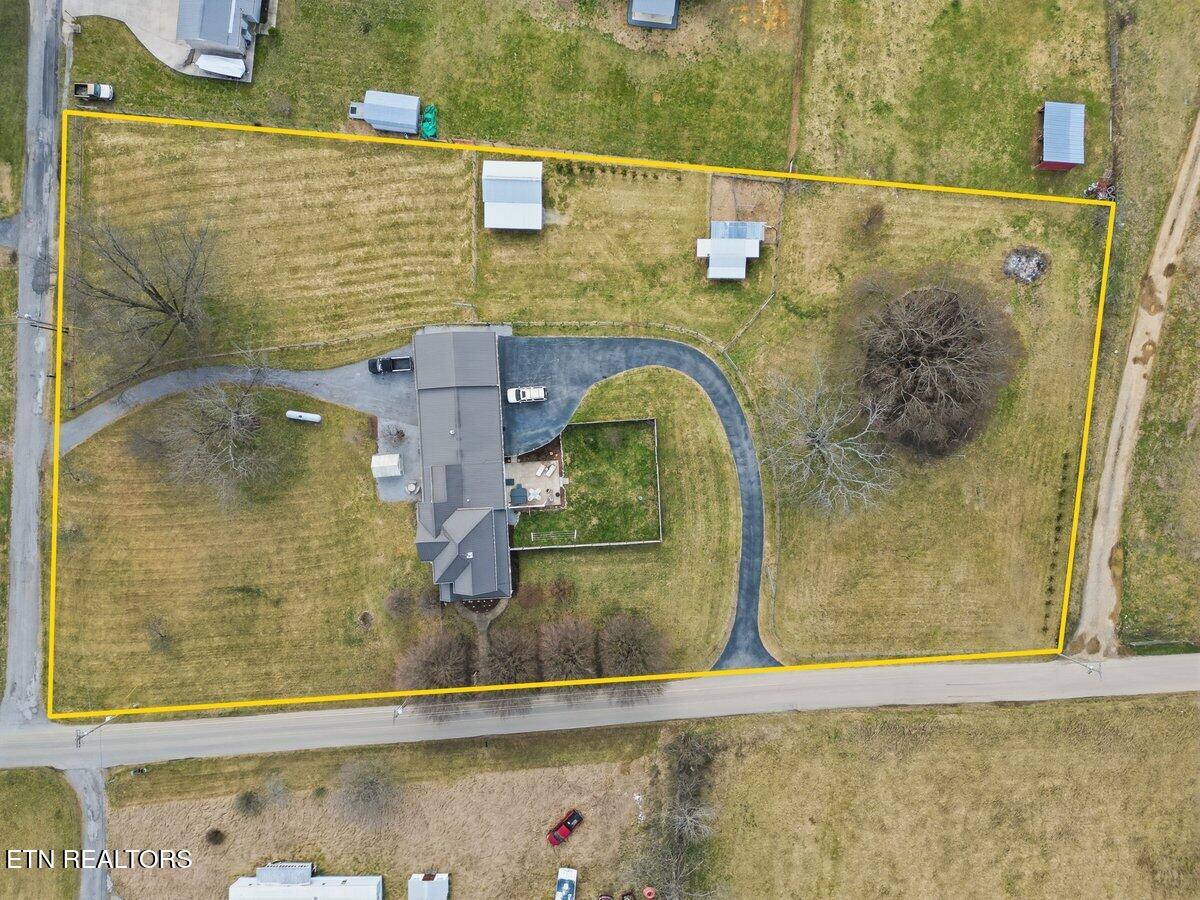 207 Thomas Road Speedwell, TN 37870 - Photo 8 of 59 207_Thomas_Rd_006