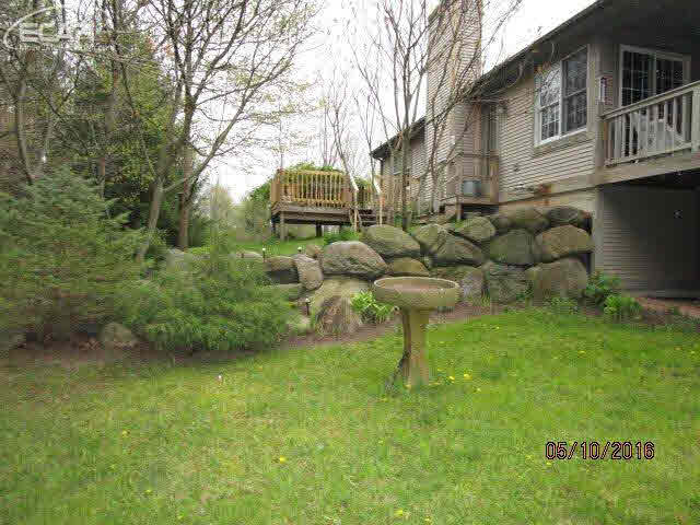 19107 Hickory Ridge Road Fenton, MI 48430 - Photo 6 of 24 21145126-5.JPG