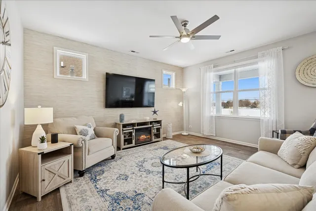 $389,000 | 1639 Rochester Road, Pingree Grove, IL 60140