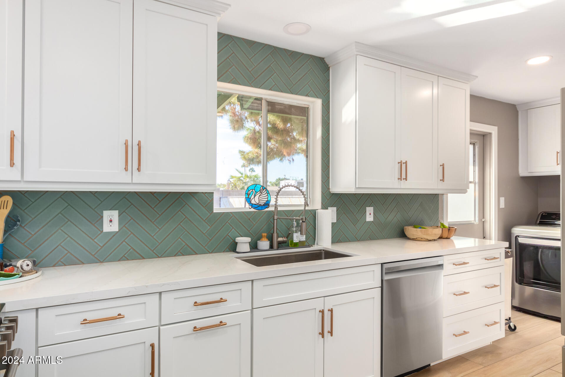 4021 West Hatcher Road Phoenix, AZ 85051 - Photo 8 of 25 10 - Hatcher