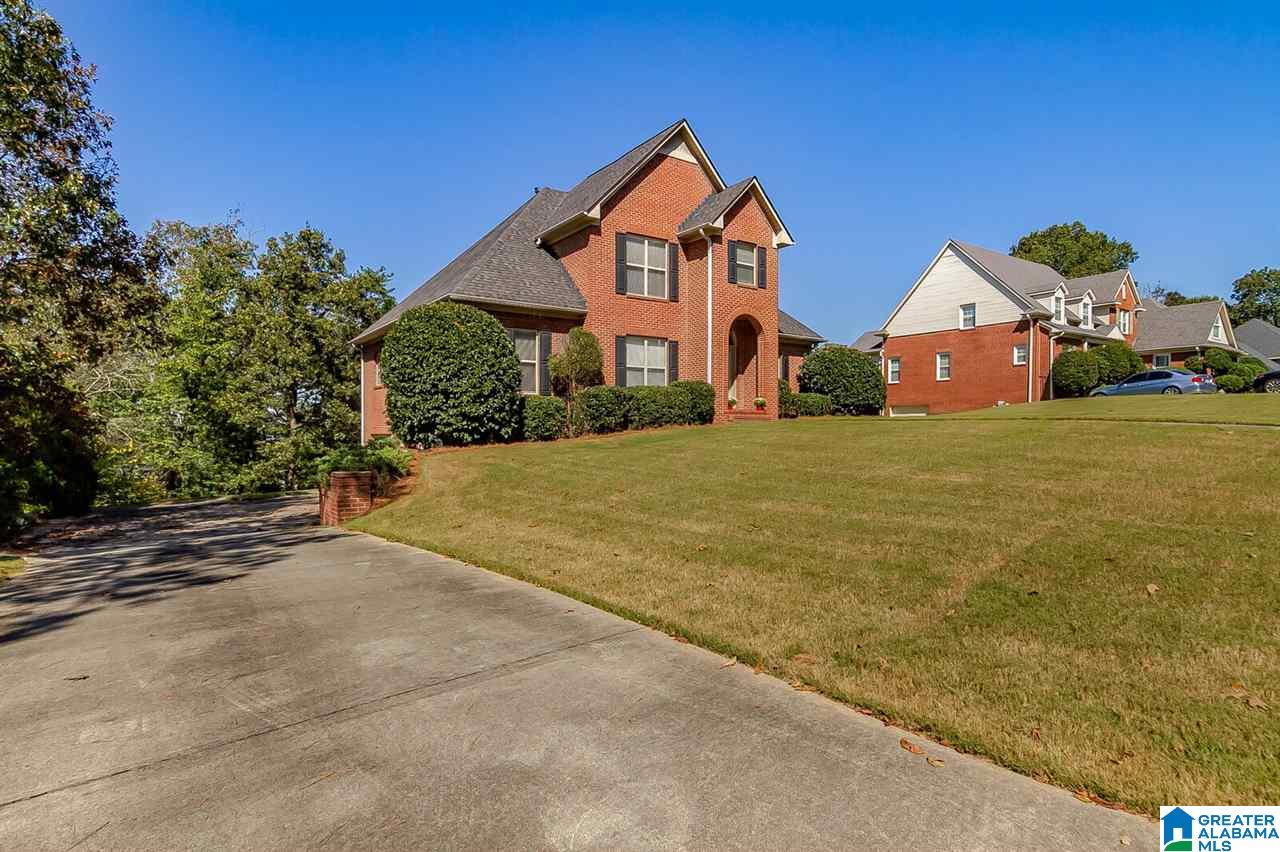 1026 Crest Road Leeds, AL 35094 - Photo 2 of 28