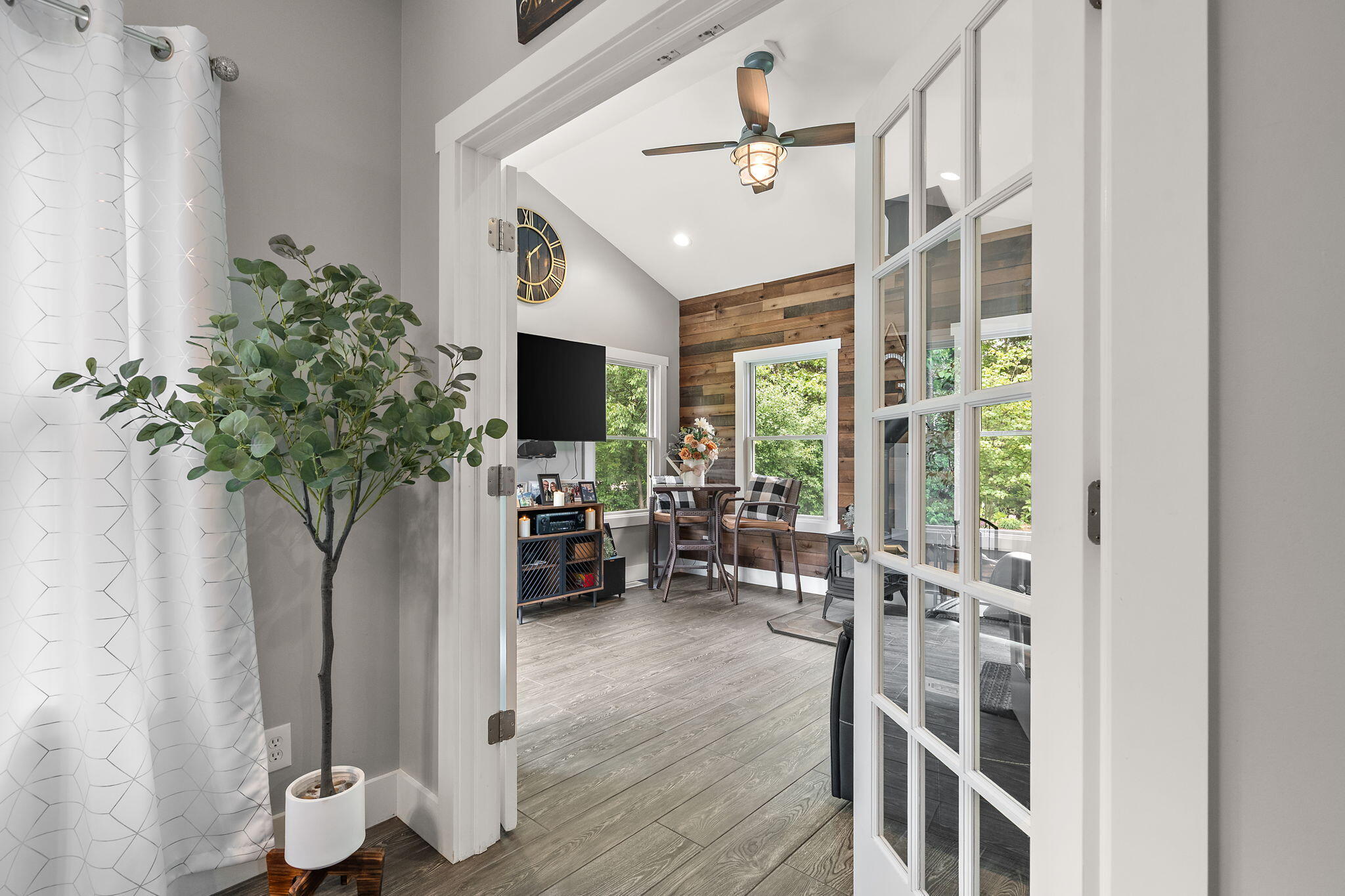 10186 Rustic Drive Demotte, IN 46310 - Photo 18 of 65 2048x1365