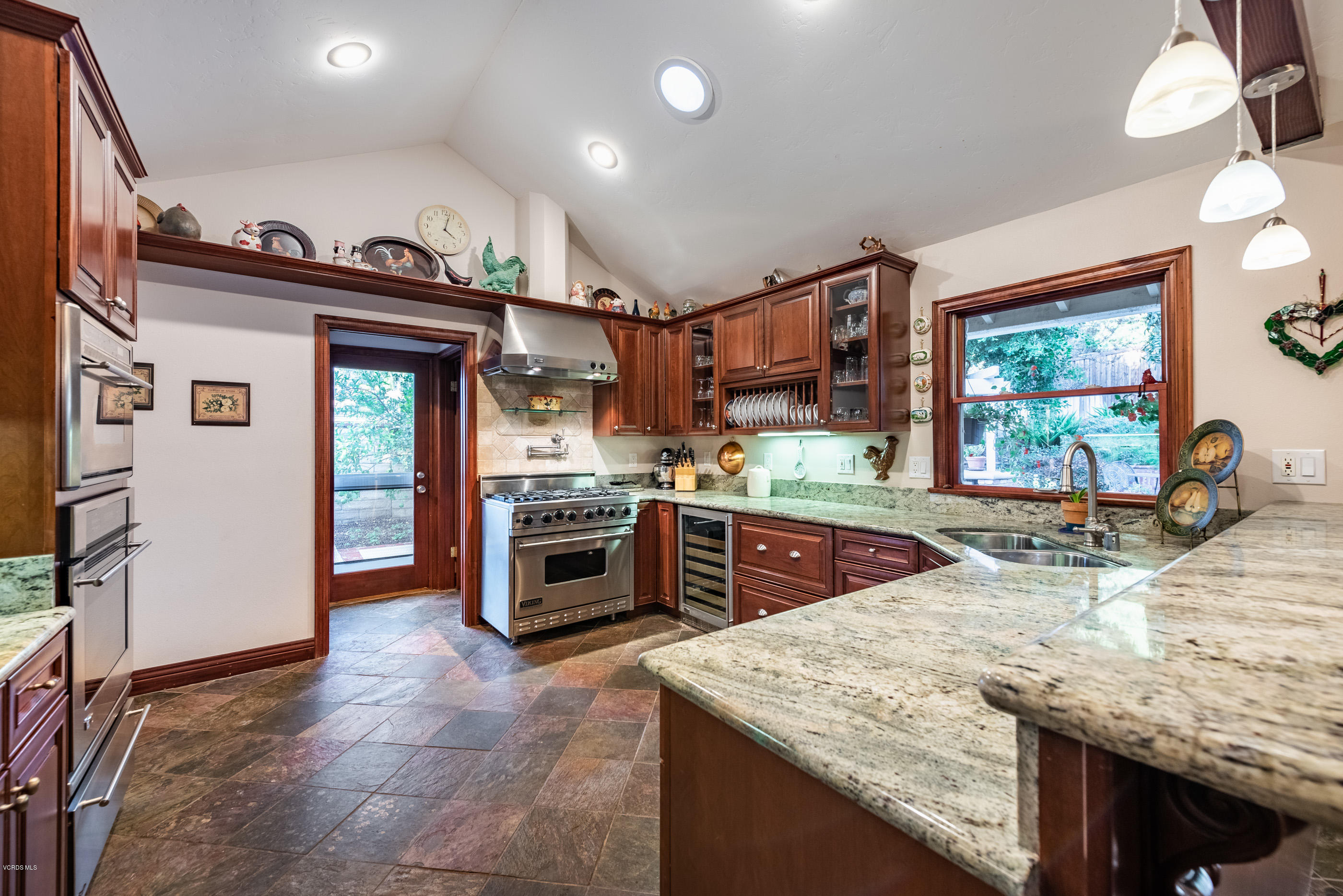 400 Longbranch Road Simi Valley, CA 93065 - Photo 23 of 74 Kitchen
