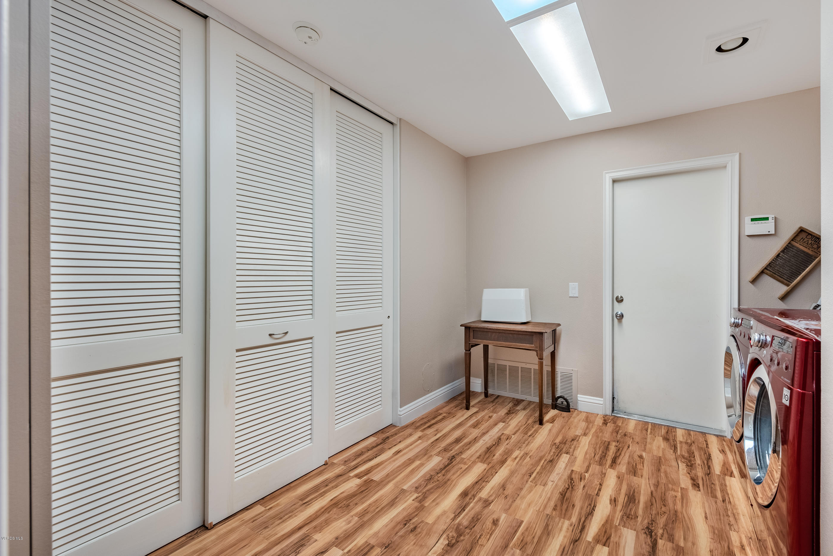 400 Longbranch Road Simi Valley, CA 93065 - Photo 33 of 74 Laundry Room