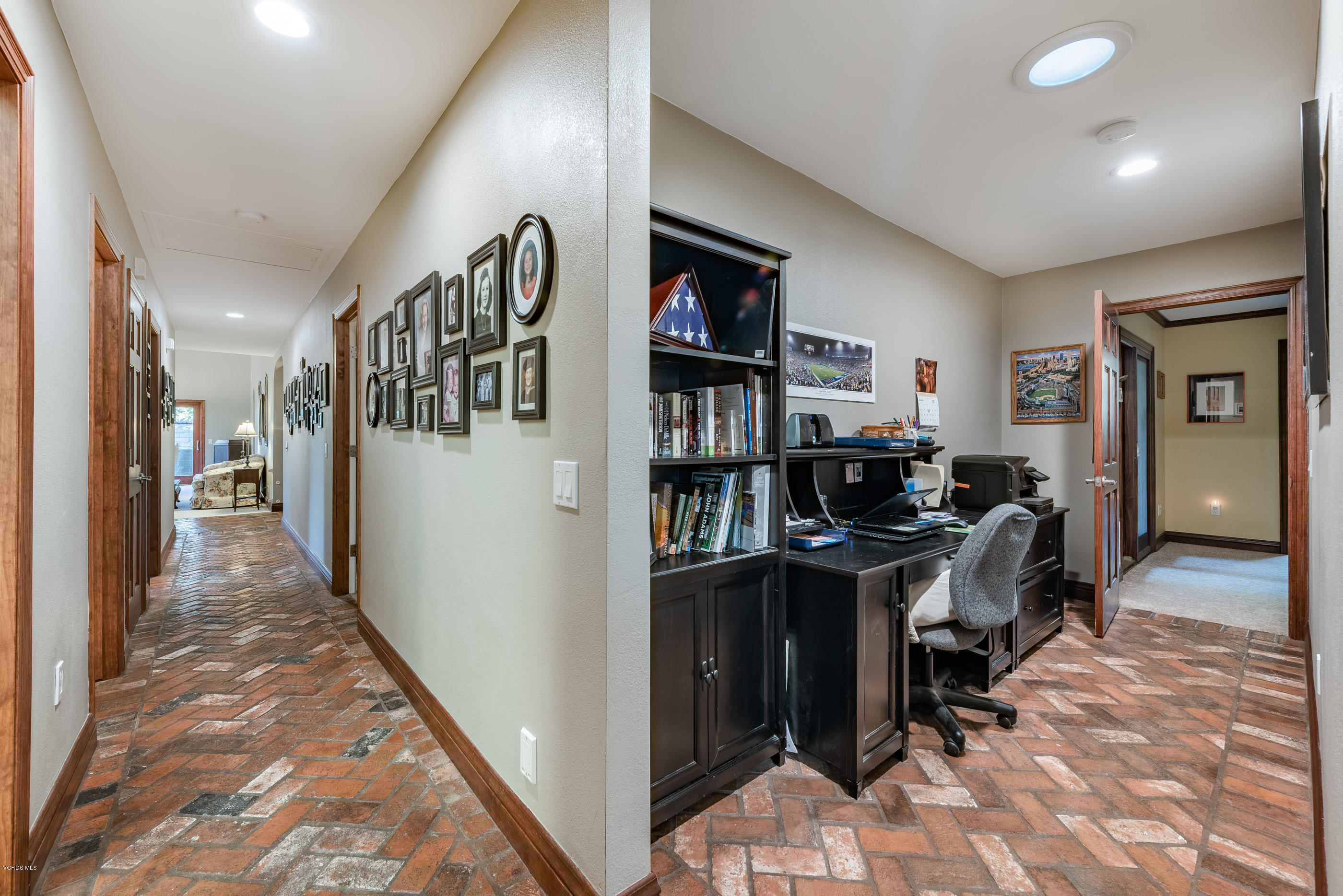 400 Longbranch Road Simi Valley, CA 93065 - Photo 35 of 74 Hallways