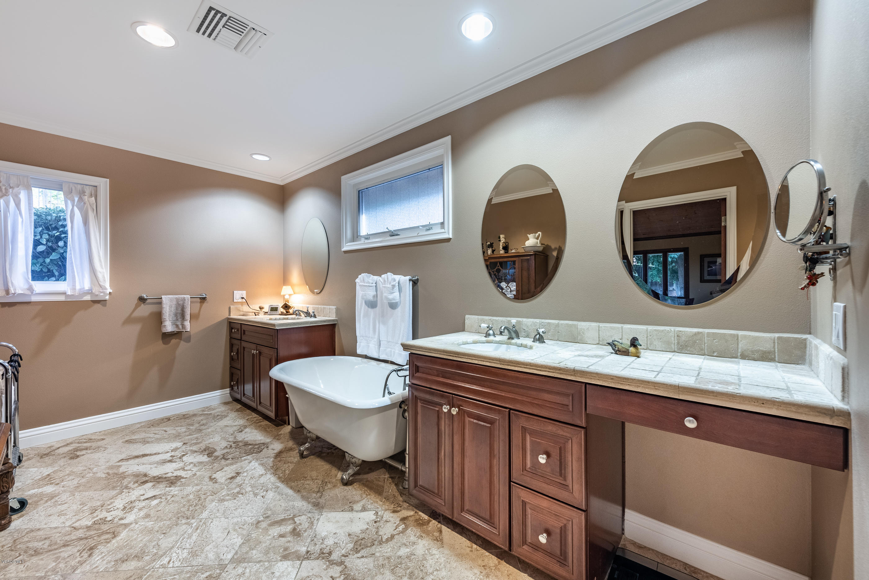 400 Longbranch Road Simi Valley, CA 93065 - Photo 38 of 74 Master Bathroom