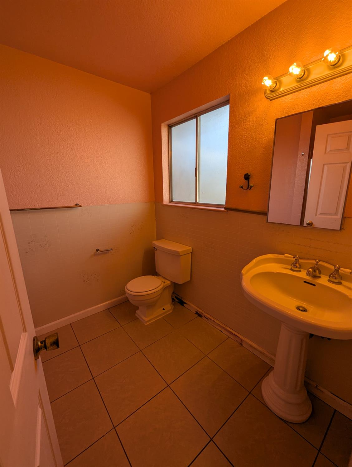 2228 Drake Avenue Merced, CA 95348 - Photo 14 of 24 a bathroom with a sink and a toilet