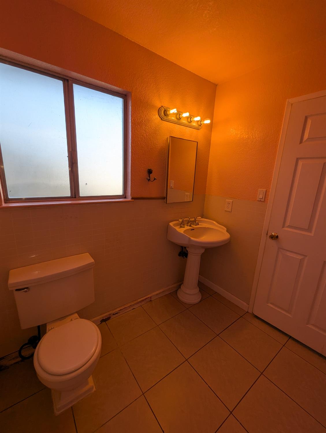 2228 Drake Avenue Merced, CA 95348 - Photo 17 of 24 a bathroom with a toilet a sink and mirror