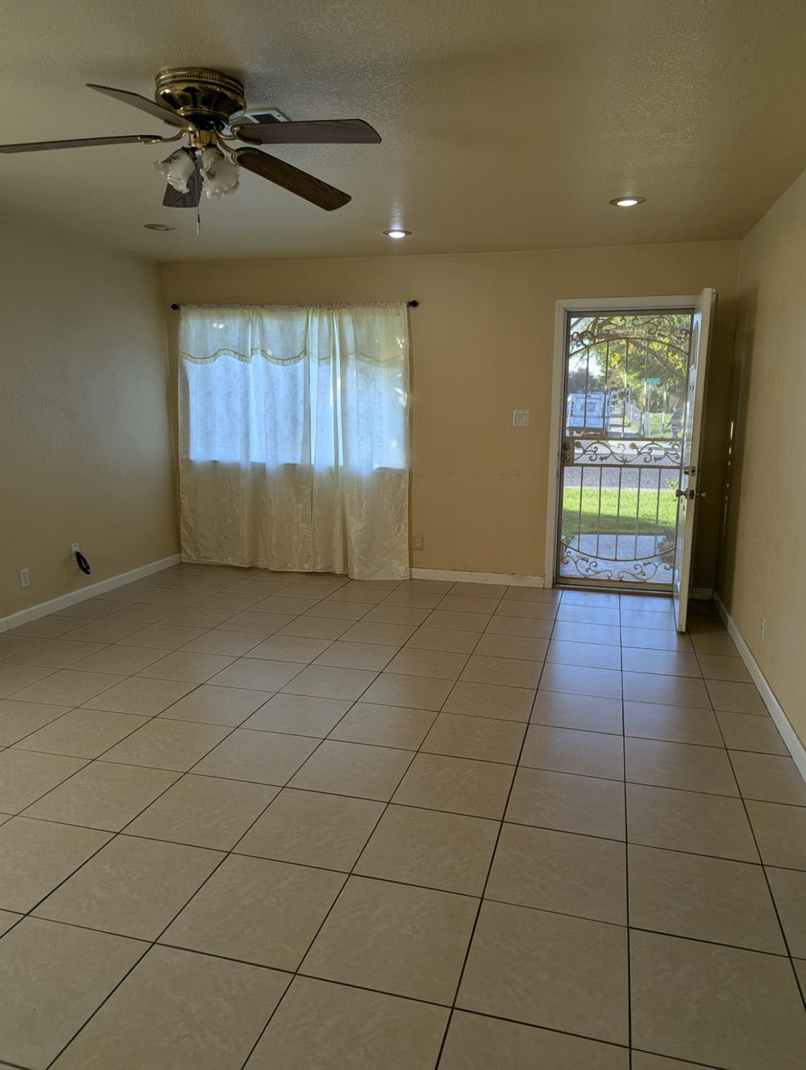 2228 Drake Avenue Merced, CA 95348 - Photo 4 of 24 a view of an empty room and a window