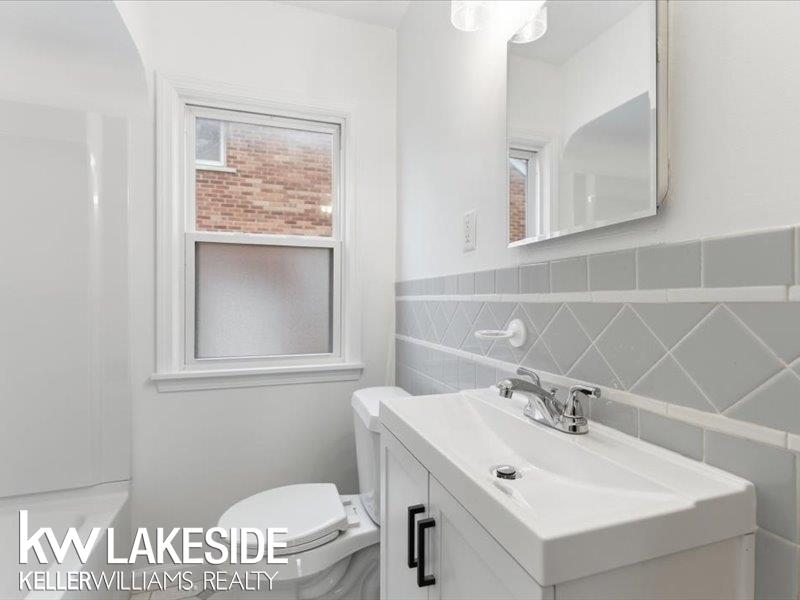 21837 Rausch Avenue Eastpointe, MI 48021 - Photo 16 of 33 50201381-bb21c777-b9fa-4c71-92ea-5e5c8f115a7e.JPG