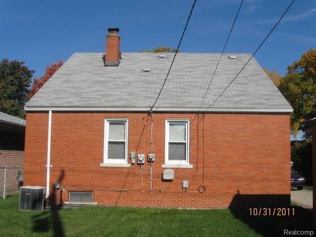 1981 Hampton Road Grosse Pointe, MI 48236 - Photo 11 of 11 Rear.jpg