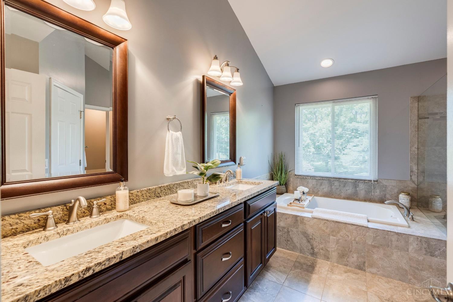 5038 Midfield Road Cincinnati, OH 45244 - Photo 29 of 55