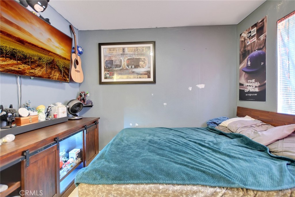 24880 Balestrieri Road Hemet, CA 92544 - Photo 19 of 34 a bedroom with a bed and a dresser in it