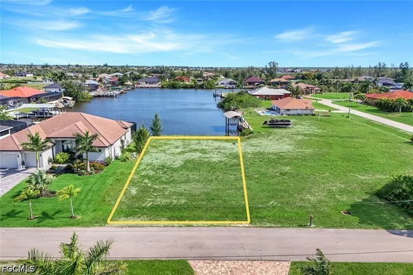 $259,000 | 4204 Northwest 22nd Street, Cape Coral, FL 33993