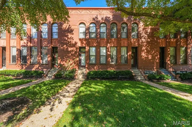 $378,000 | 4303 Laclede Avenue, Unit D, St. Louis, MO 63108