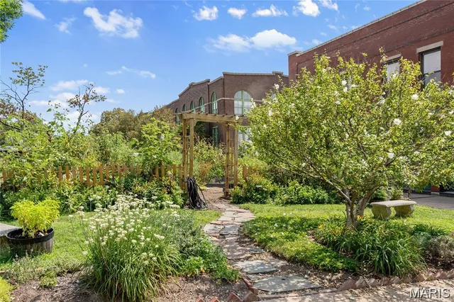 $378,000 | 4303 Laclede Avenue, Unit D, St. Louis, MO 63108