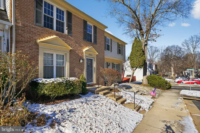 $3,299 | 5816 Apple Wood Lane, Burke, VA 22015