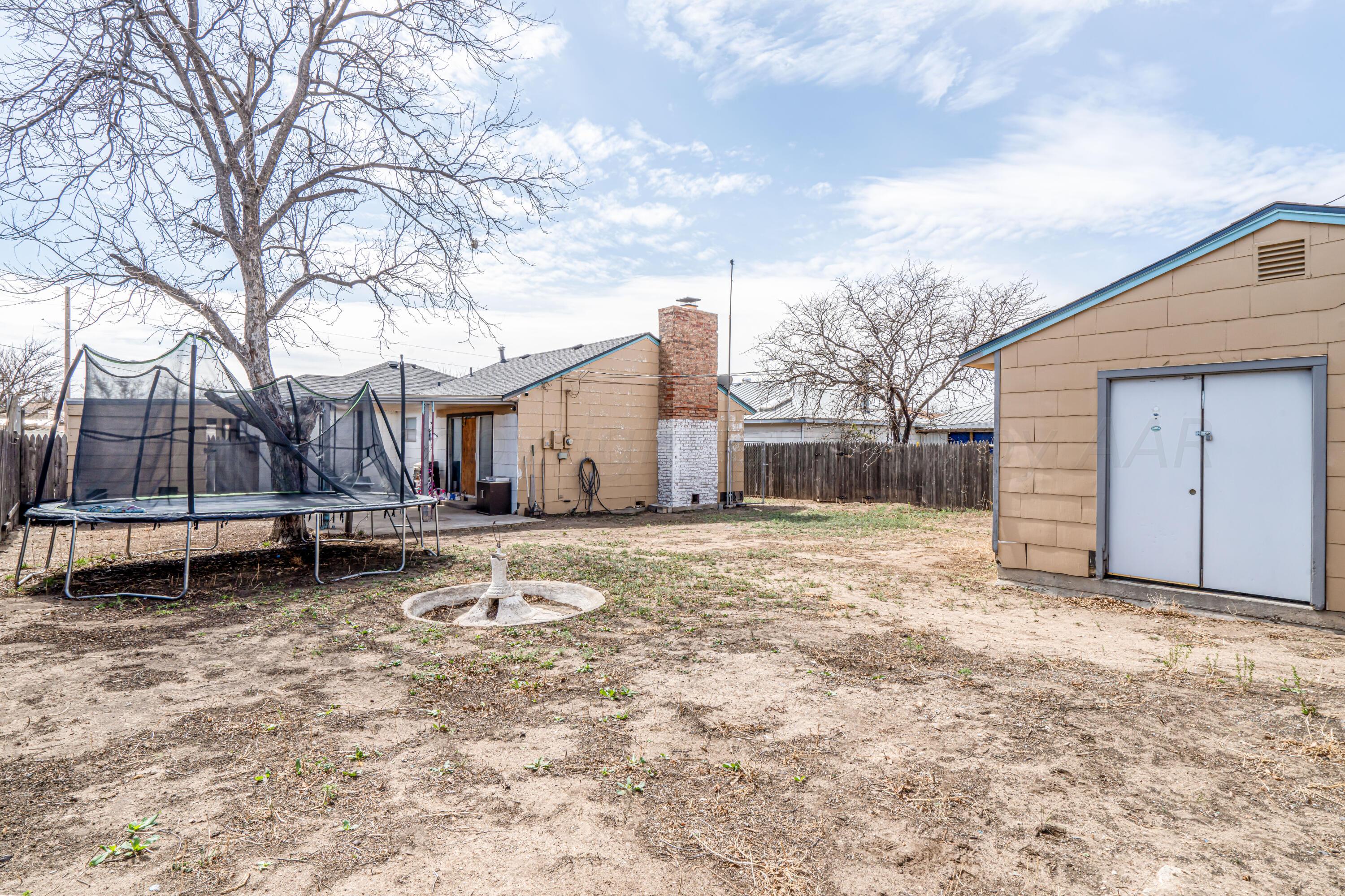 930 Nelson Street Borger, TX 79007 - Photo 17 of 19 903 Nelson-21 backyard