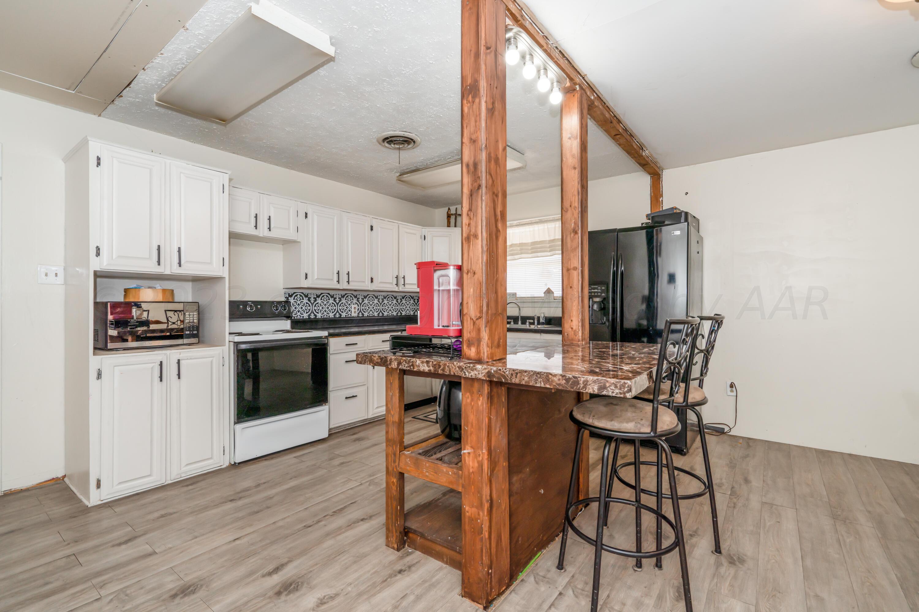 930 Nelson Street Borger, TX 79007 - Photo 6 of 19 903 Nelson-5 kitchen
