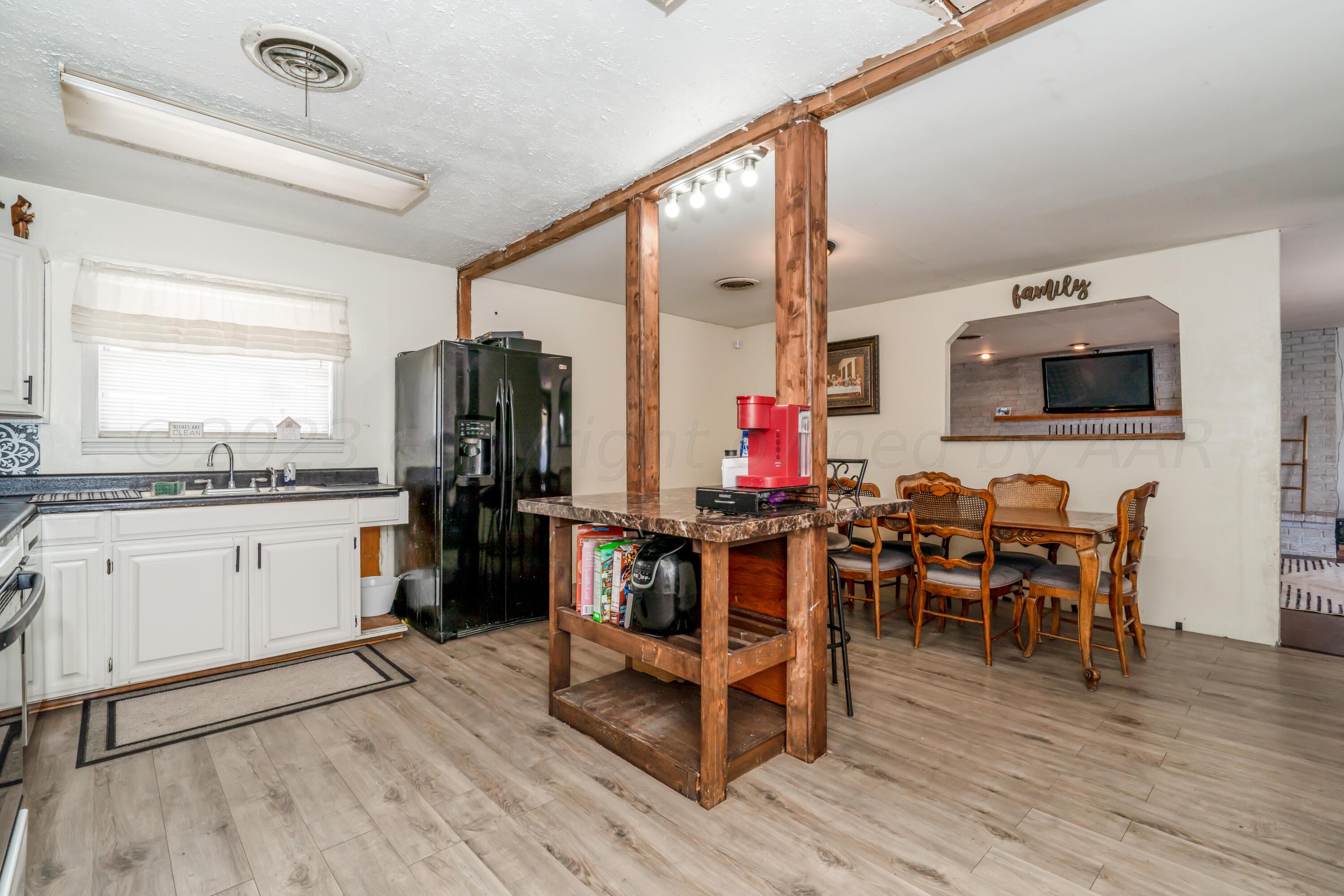 930 Nelson Street Borger, TX 79007 - Photo 7 of 19 903 Nelson-4 kitchen