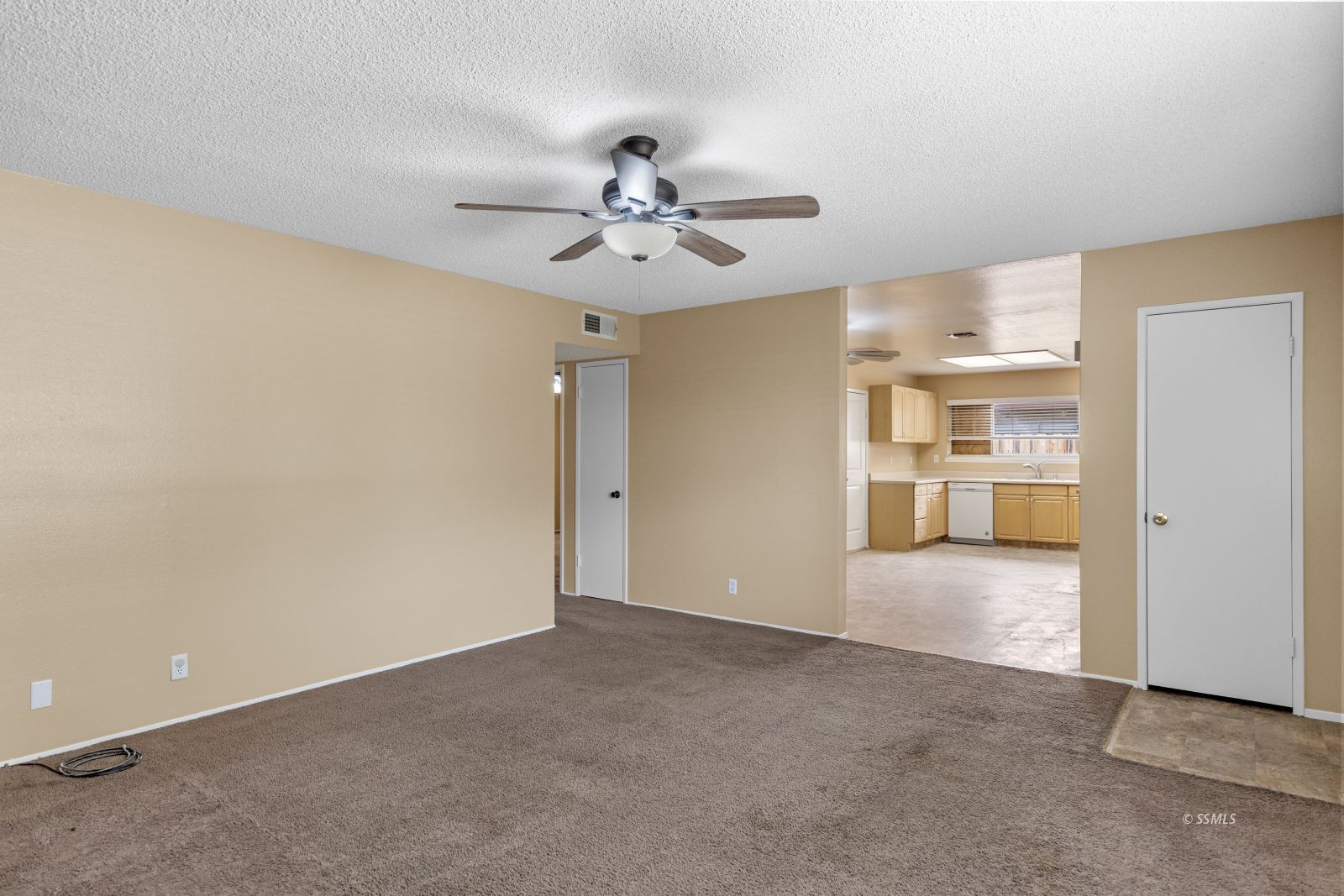 325 South Lincoln Street Ridgecrest, CA 93555 - Photo 10 of 35