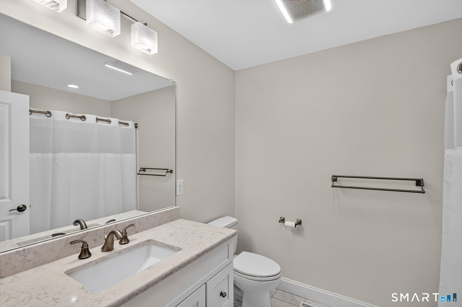 6 Prospect Ridge, Unit 6 Simsbury, CT 06070 - Photo 31 of 33 Upstairs bathroom