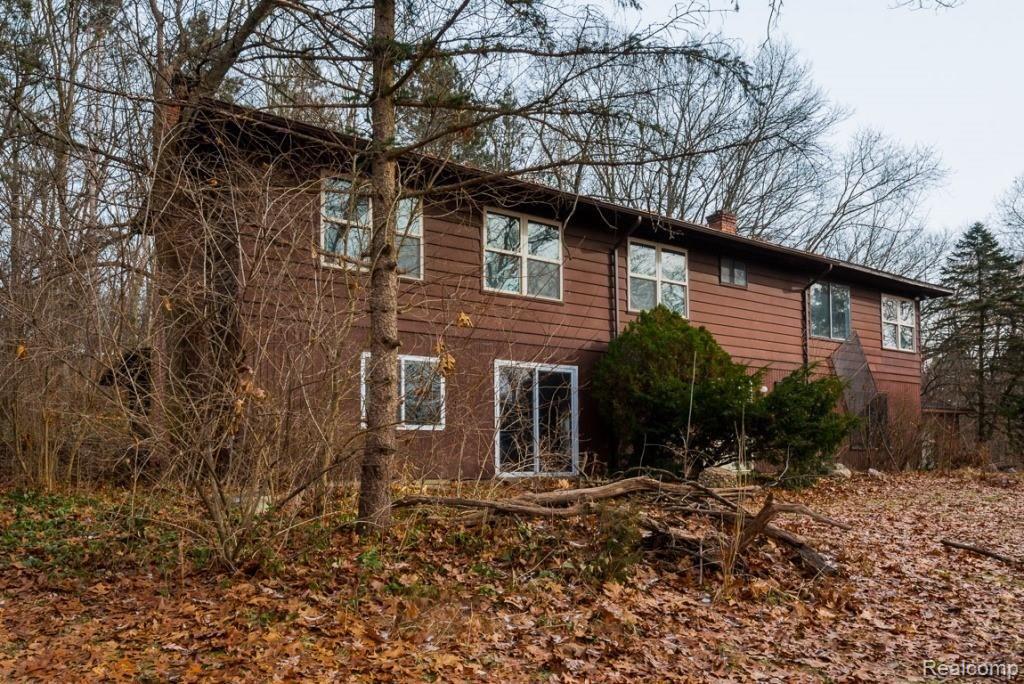 6179 Cowell Road Brighton, MI 48116 - Photo 4 of 25 2